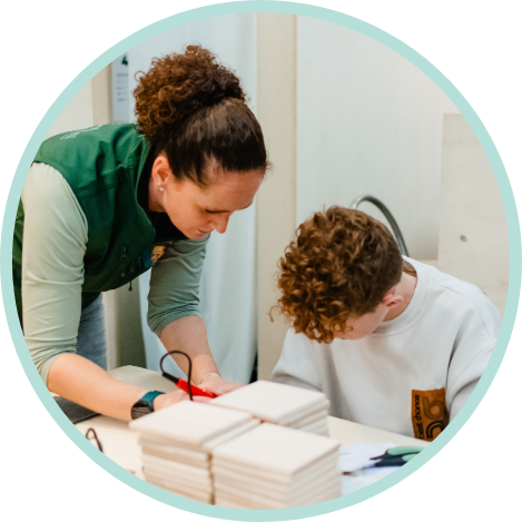 Sinds 2019 geeft Astrid al workshops houtbranden aan jong en oud.